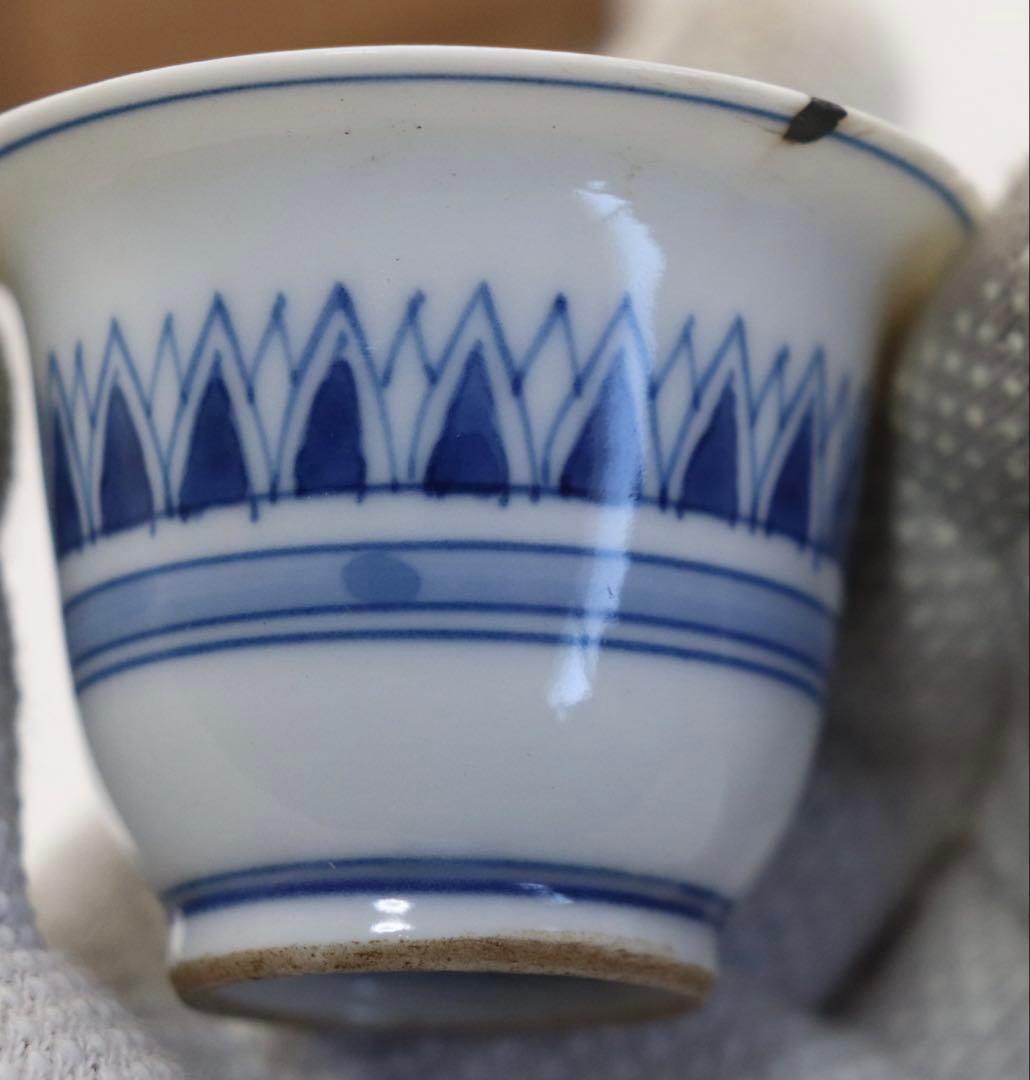 中国　大明成化年製　染付蓮弁紋小杯　木箱入　送料込み250210