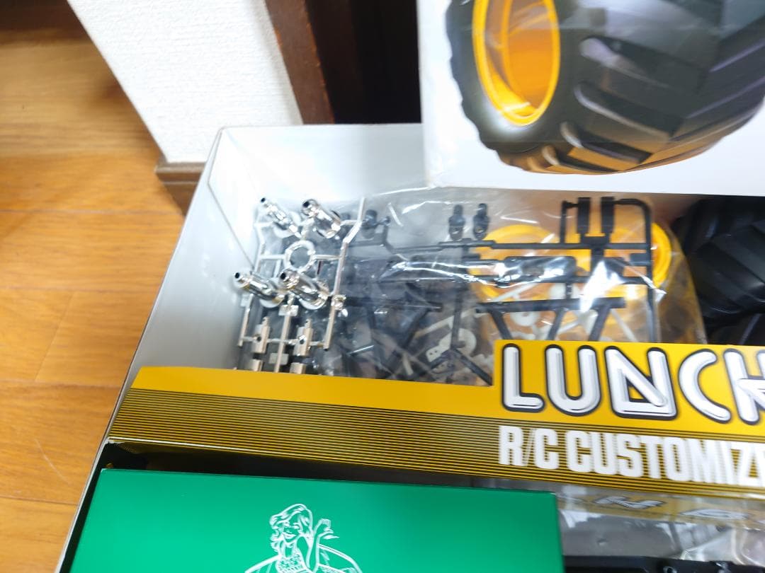 タミヤ ランチボックス 未組み立て 新品　完成ボディ付き　ラジコン CW-01