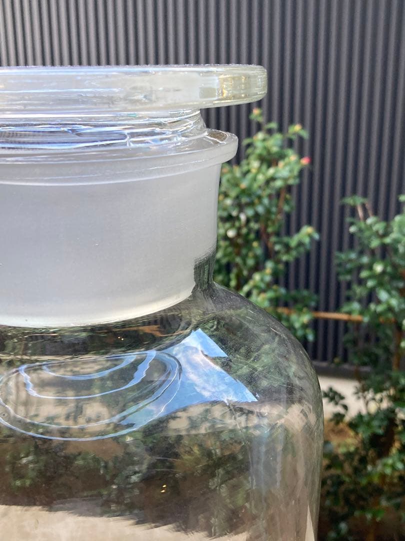 大きい試薬瓶　￼高さ約37センチ