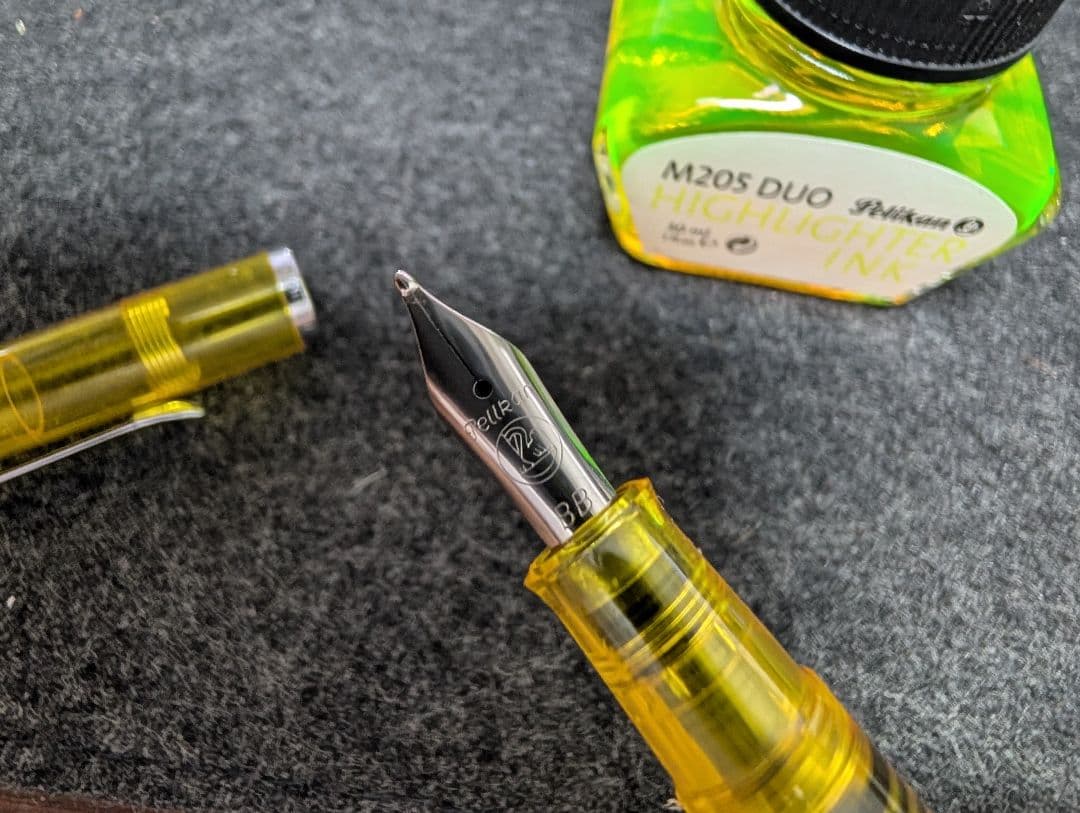 ペリカン万年筆 特別生産品 M205 DUO 蛍光イエロー