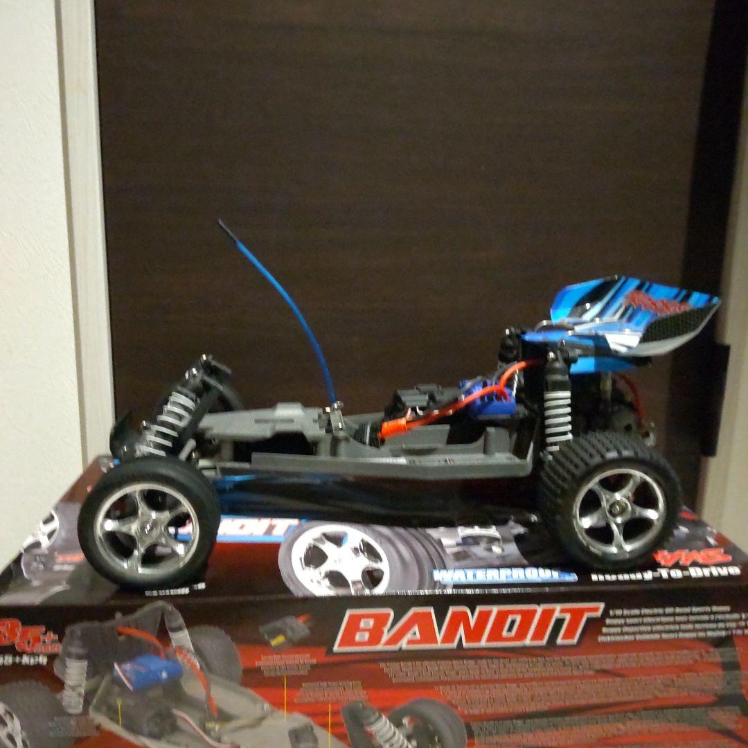 トラクサス　BANDIT ラジコンカー 防水オフロード