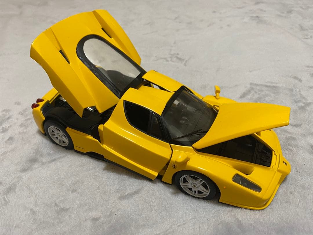 ミニカー HOTWHEELS ENZO Ferrari 1/18