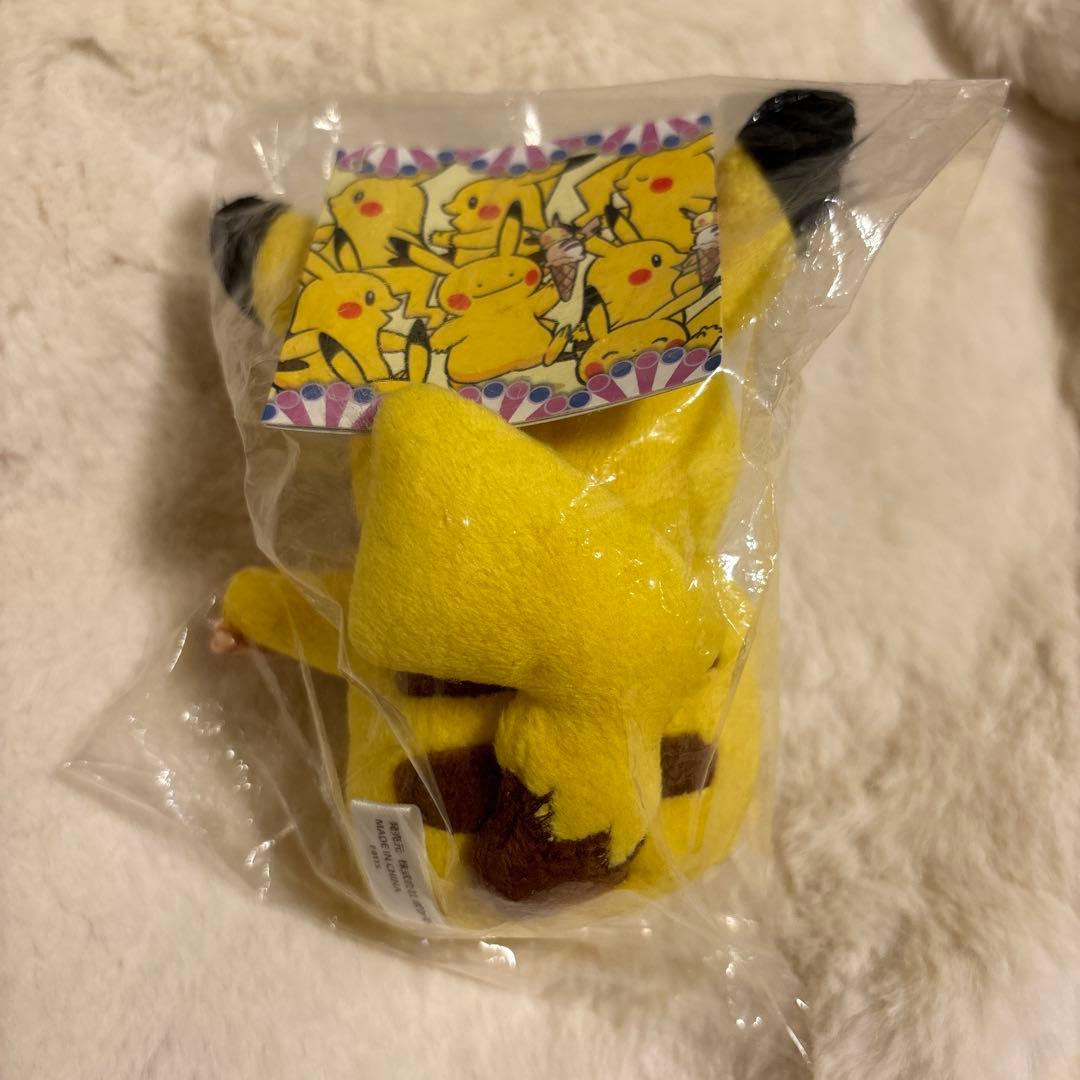 ポケモンセンター　マスコット　ぬいぐるみ　変身メタモン　ピカチュウ