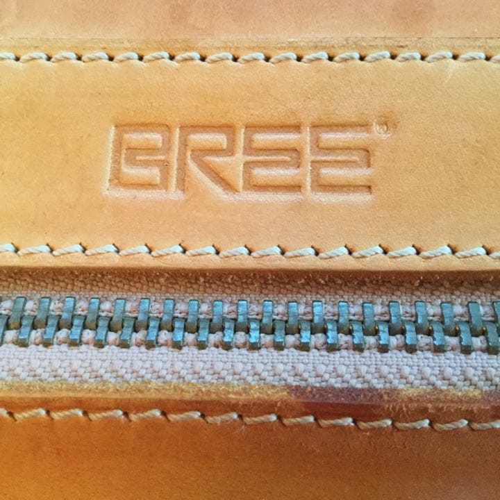 BREEネイチャーシリーズ牛ヌメ革ショルダーバッグ