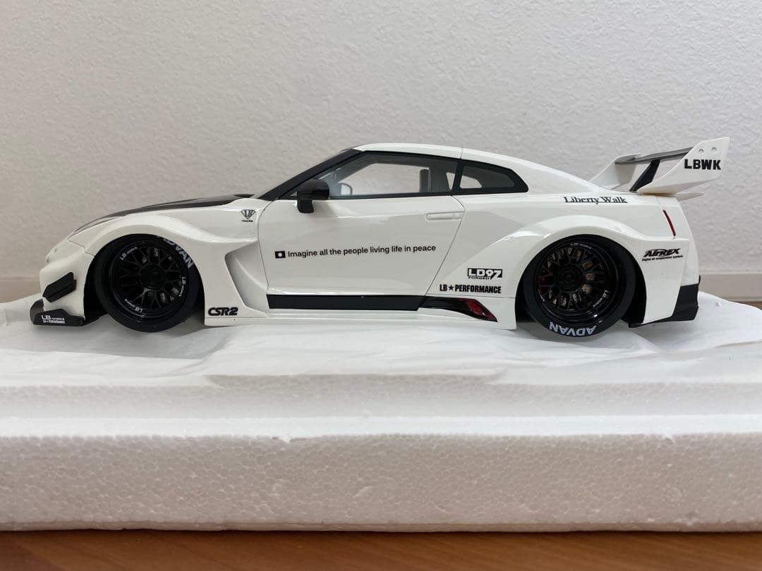 ミニカー LBsilhouette WORKS GTNissan 35GTR 1/18