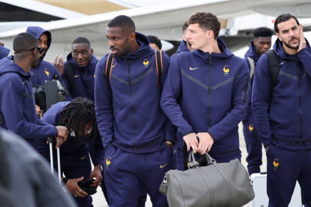 NIKE フランス代表　テックフリース パンツ