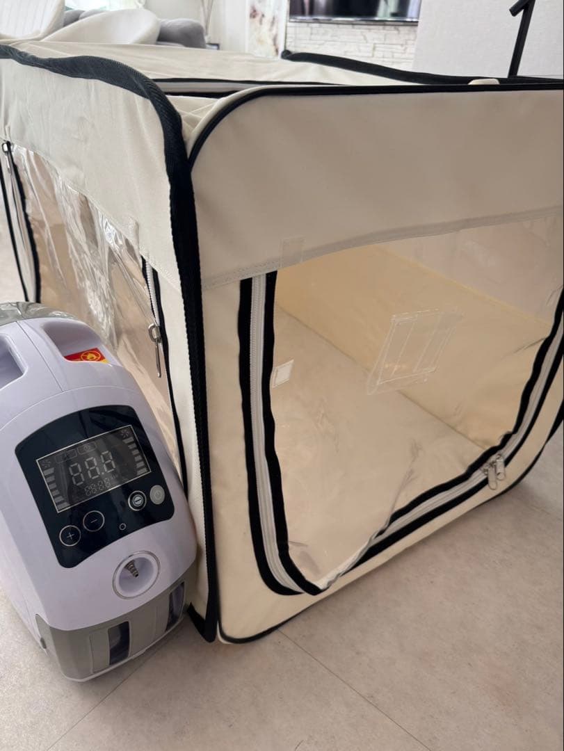 ペット向け酸素室　高性能酸素濃縮器とペットオキシホテルスクエアM