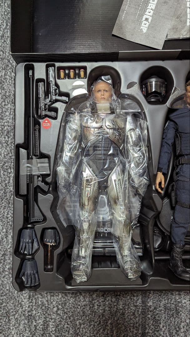 １／６　ロボコップ（バトルダメージ版）＆アレックス・マーフィ（２体セット）