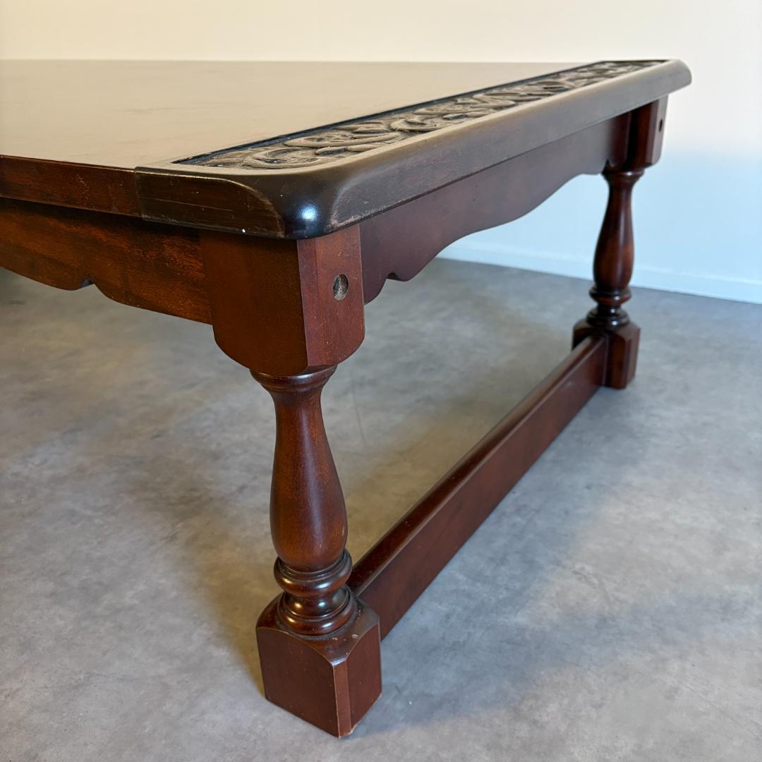 ヴィンテージ 木製センターテーブル 彫刻入り