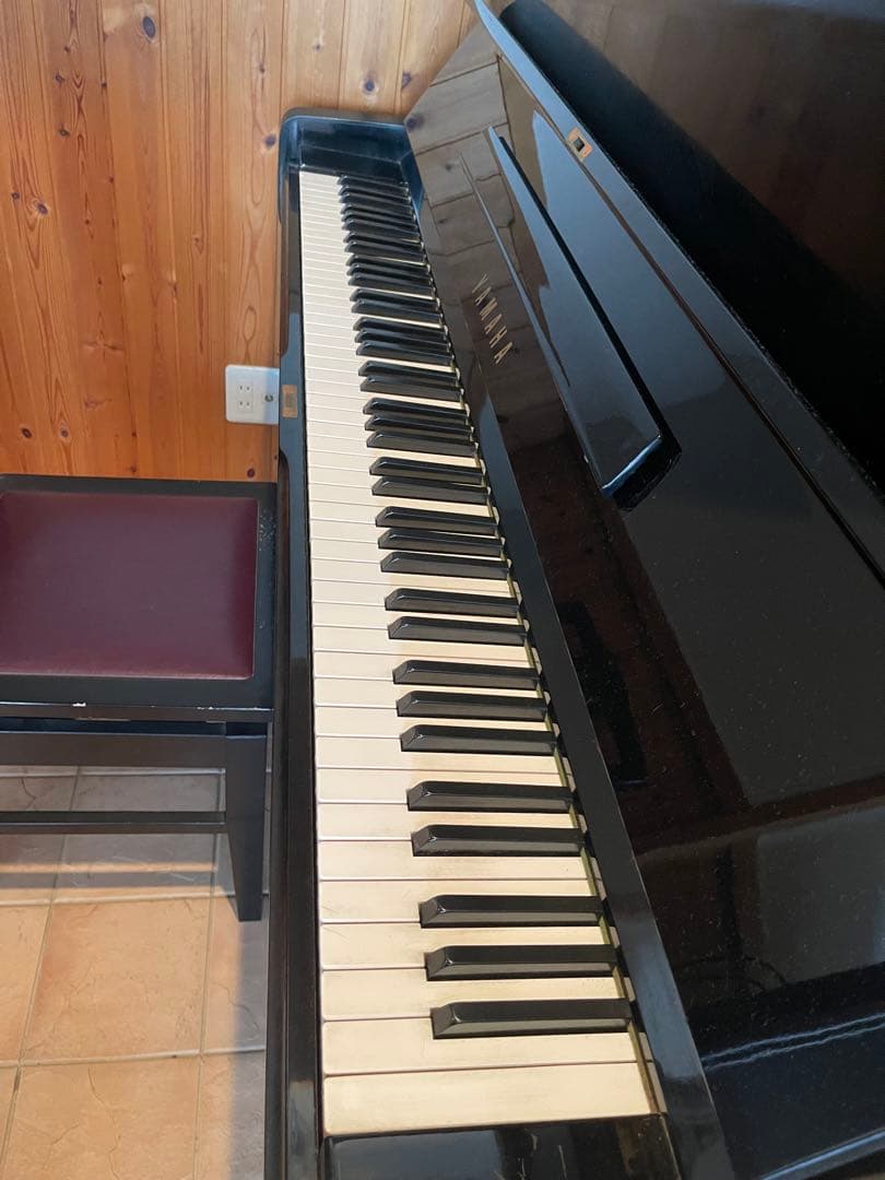 YAMAHA アップライトピアノ+トムソンピアノ椅子+インシュルーター