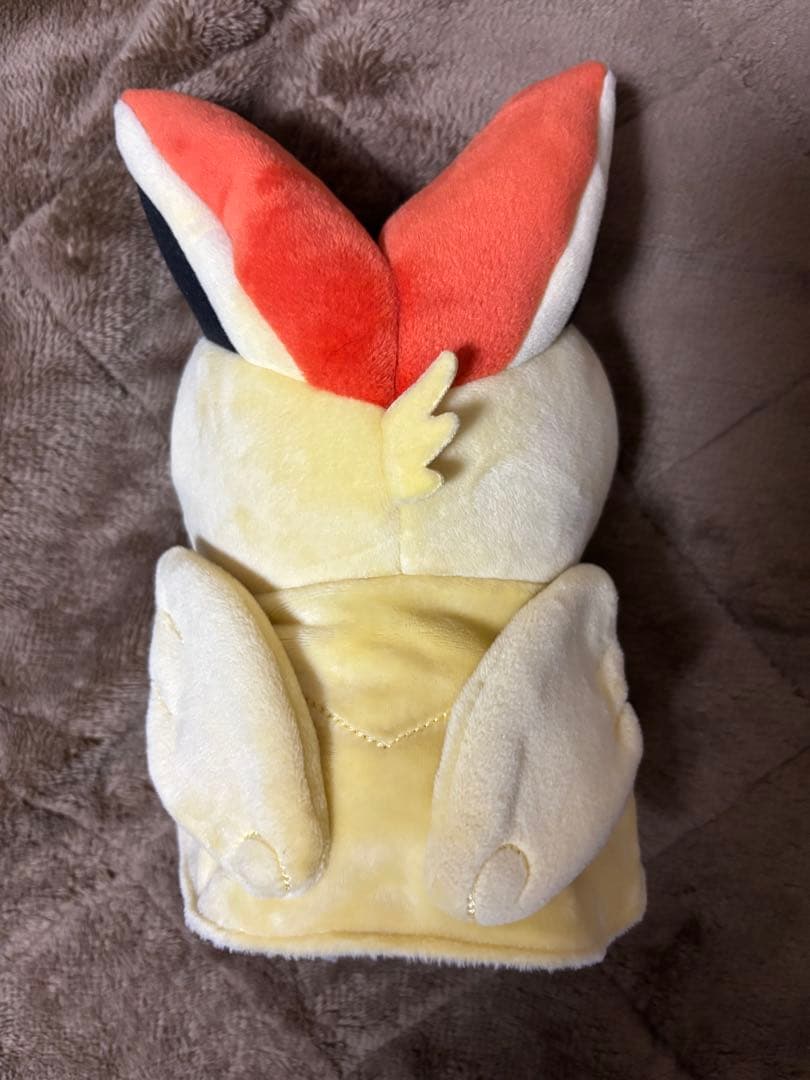 ビクティニのポンチョを着たピカチュウ ぬいぐるみ