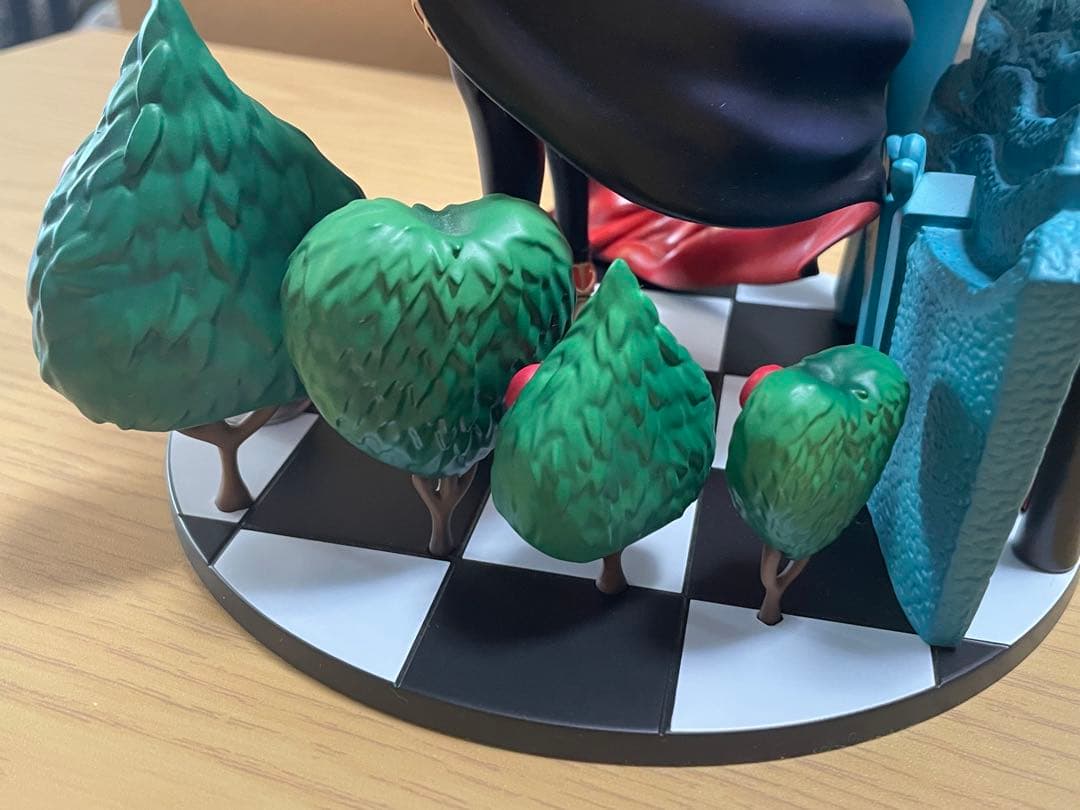 ツイステッドワンダーランド リドル・ローズハート 1/8スケールフィギュア