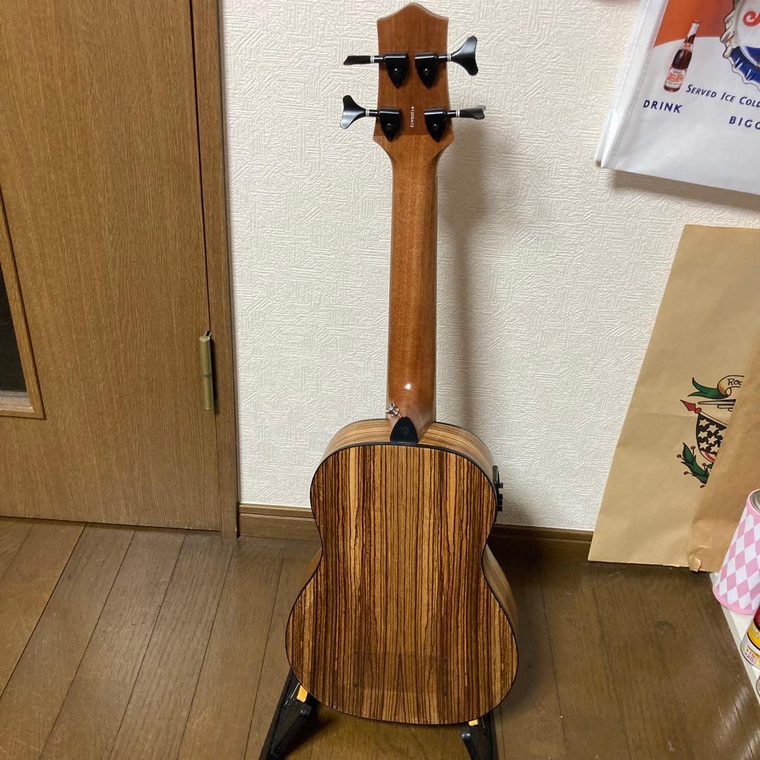 Hadean ウクレレベース　ハードケース付き