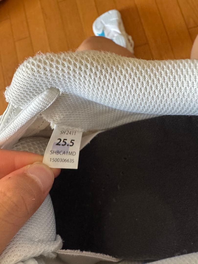 バドミントンシューズ　パワークッションカスケードアクセルミッド