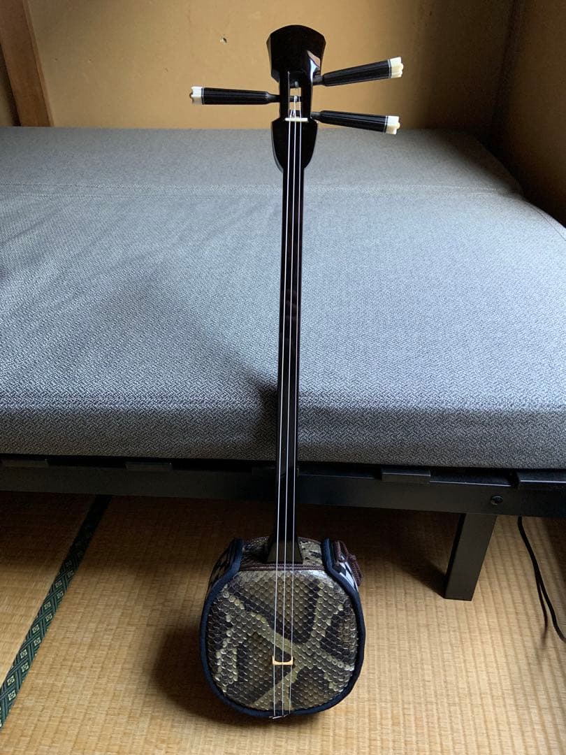 沖縄三線　与那城型　八重山黒木真黒　スンチー塗り　本張り