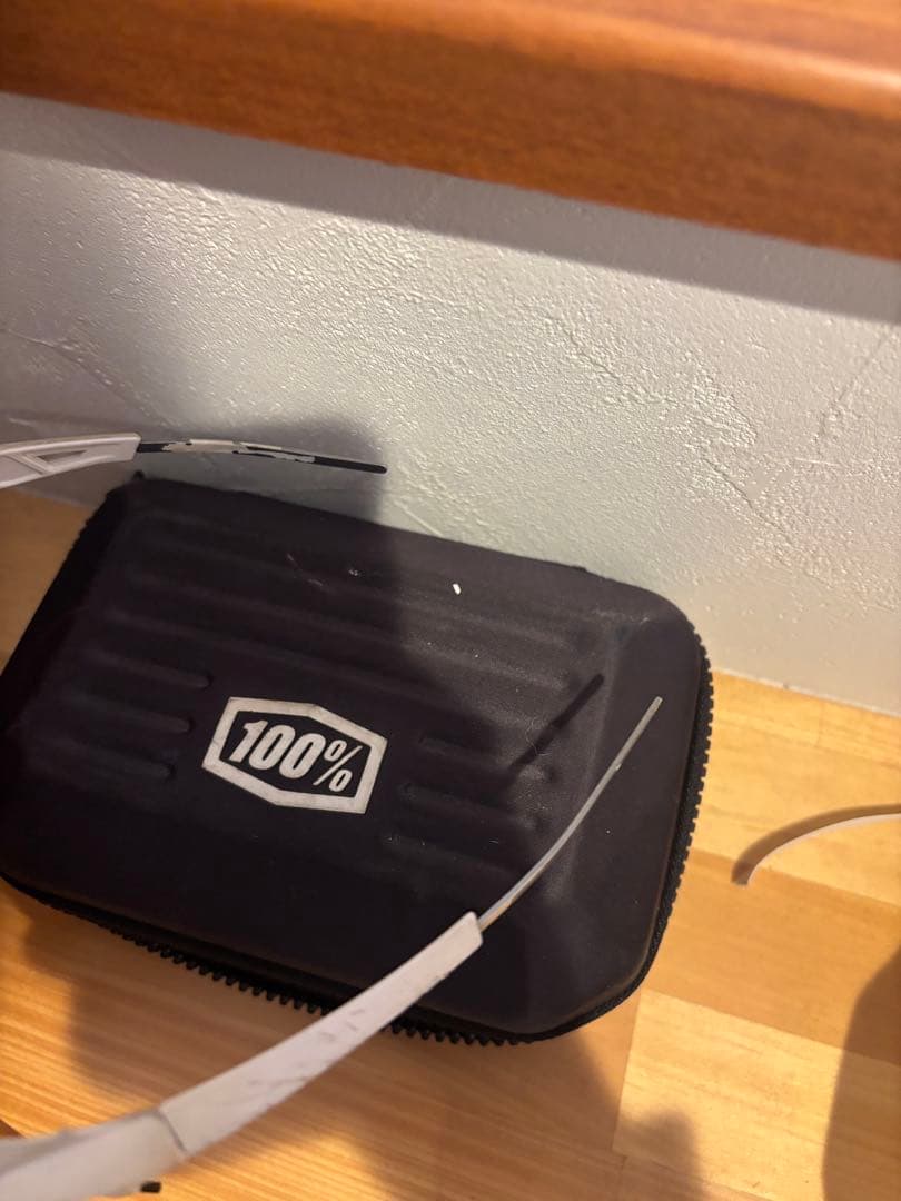 100% スポーツサングラス ケース付き