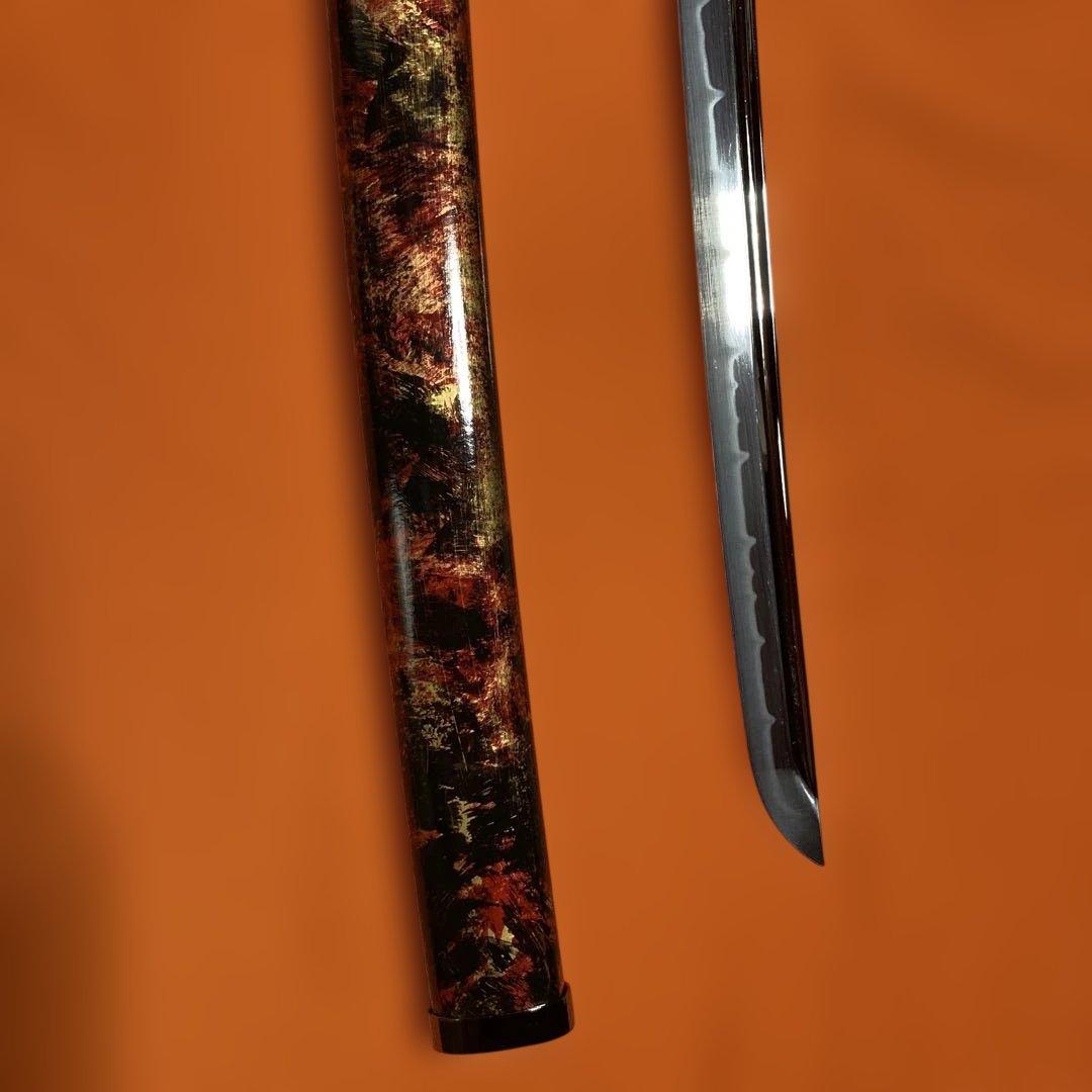 高級模造刀 前田慶次郎拵え 黒柄赤鮫皮 大輪透し鍔 赤黒斑ら呂鞘