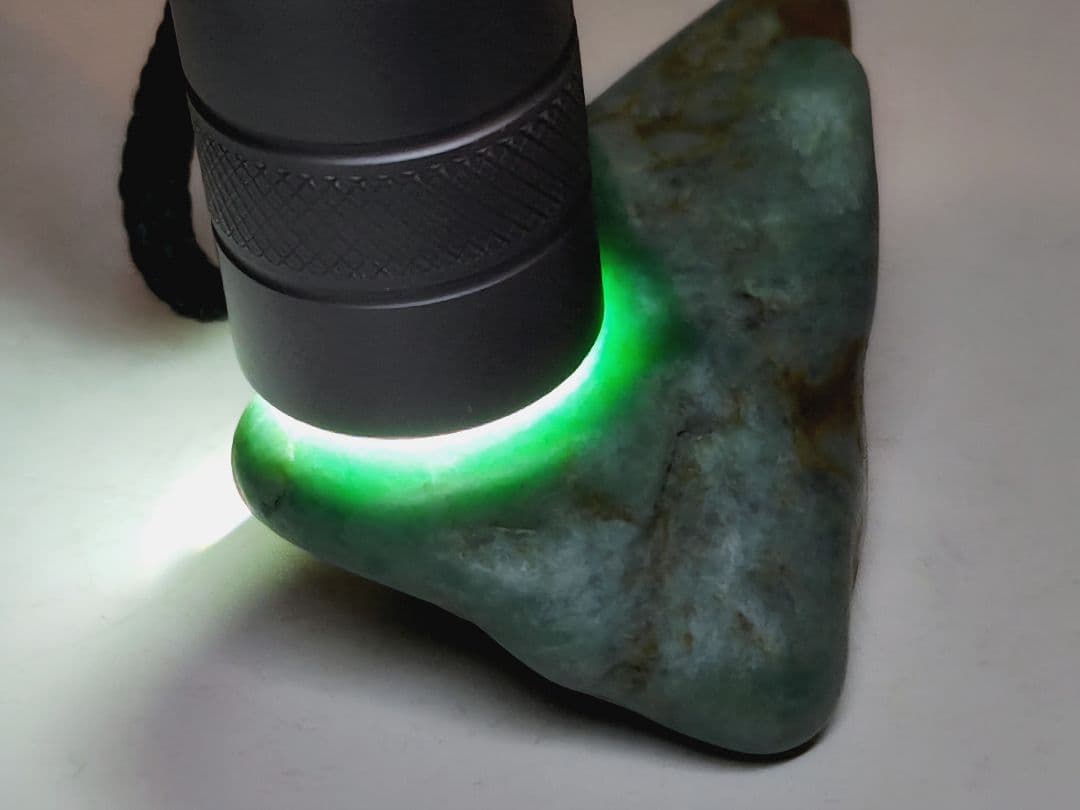 青緑 81g 翡翠 ヒスイ 原石 鑑賞石 自然石 誕生石 鉱物 鉱石 水石