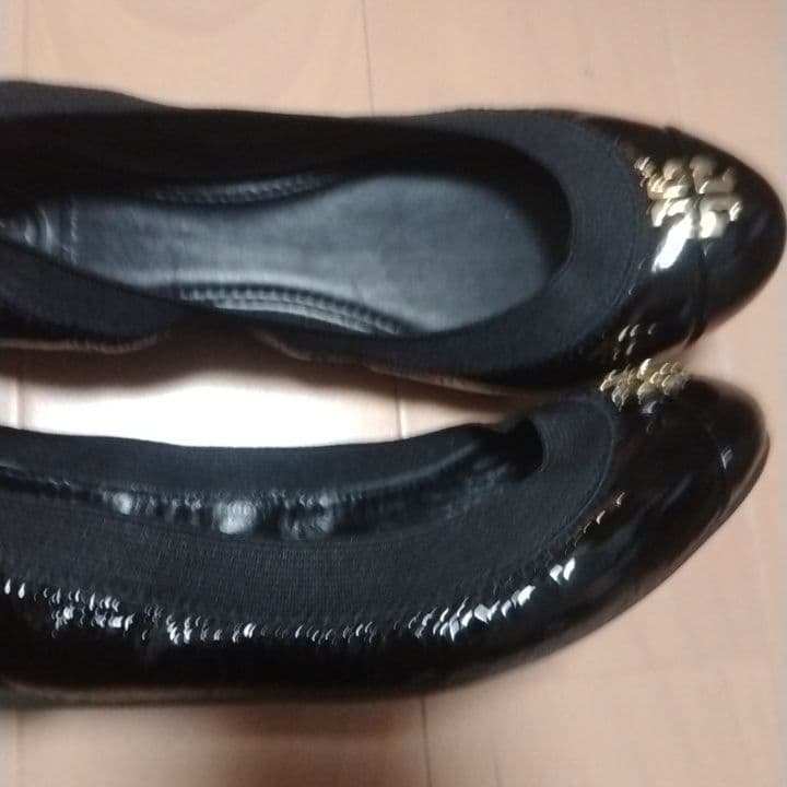1回着用　トリーバーチ　サイズ6　黒色　エナメル　バレエシューズ　フラット