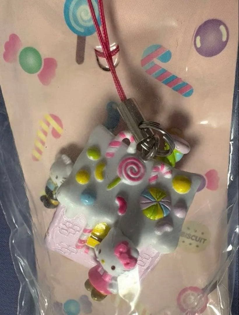 ハローキティ 非売品　キャンペーン用　激レア　お菓子の家　根付　年代　2006