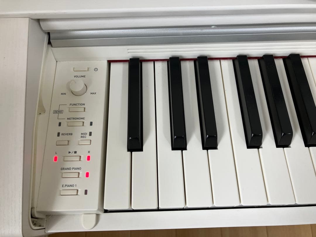 ホワイト電子ピアノ　CASIO Privia PX-770 値下げ中！