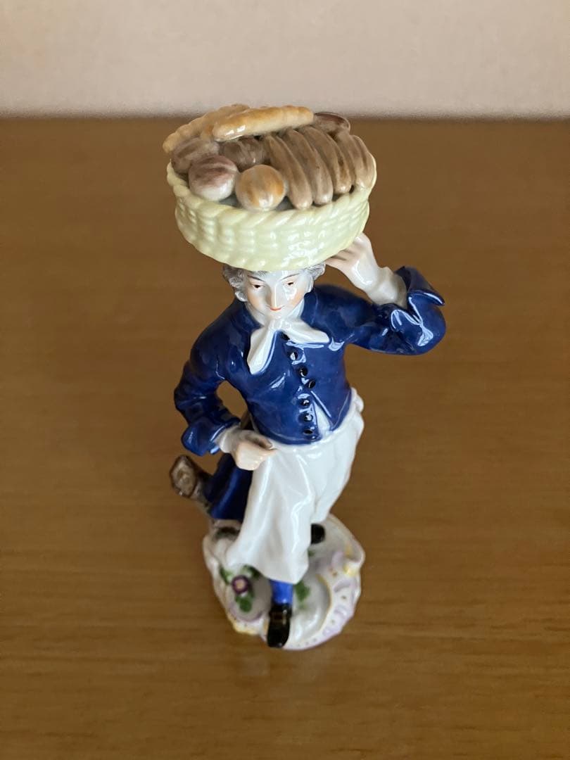 マイセン☆物売りシリーズ☆パン屋さんフィギュリン　人形