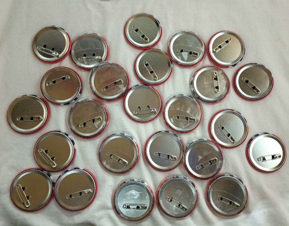 すとぷり　莉犬　缶バッチ　6周年缶バッチ　等身