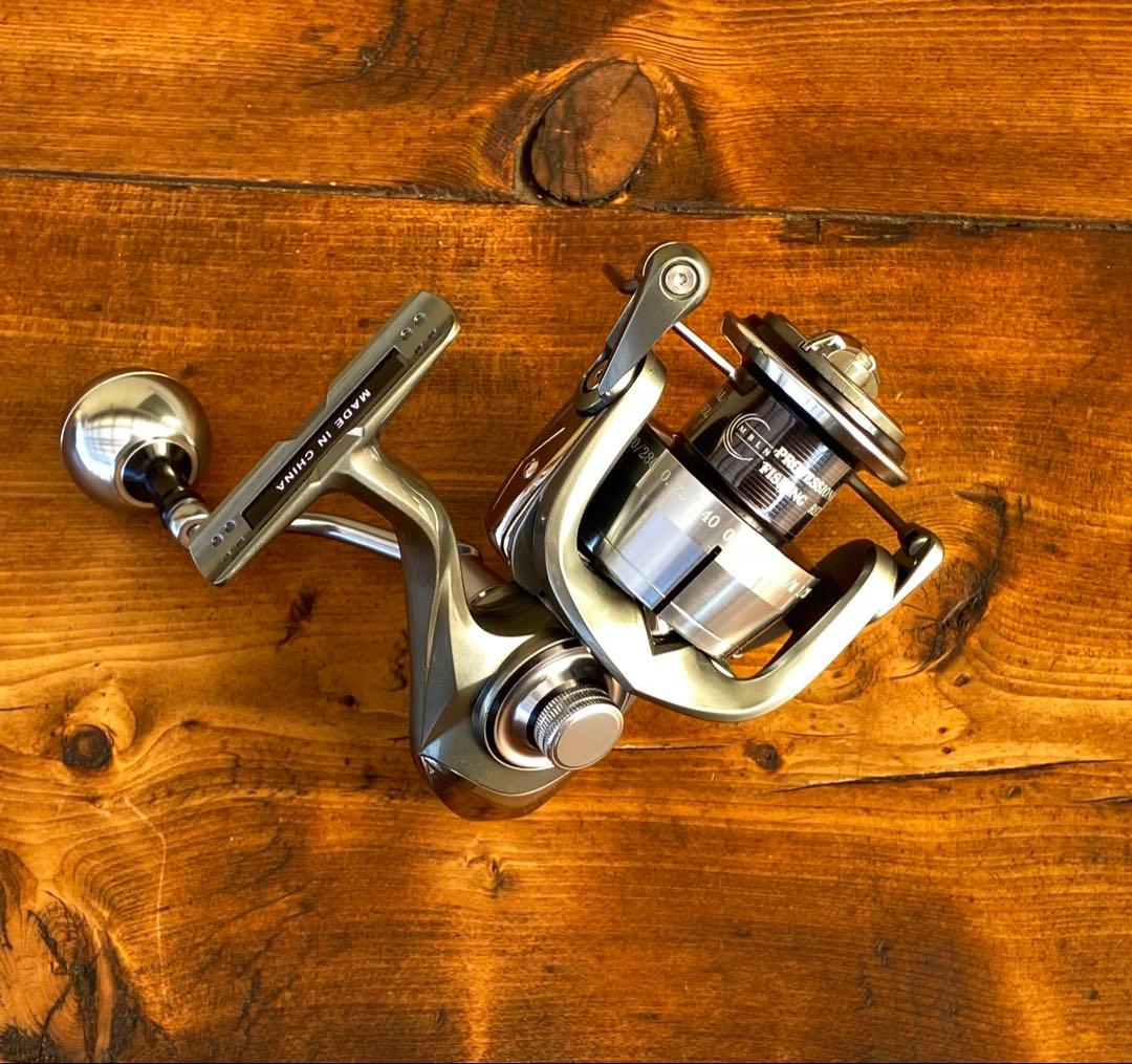 新品未使用　スピニングリール　5000番　ショアジギング　ねじ込み式ハンドル