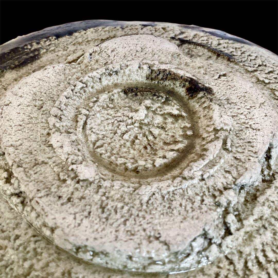 【山田和　美品　上位作】　黒織部　茶碗　共箱　共布　陶暦　造形美を堪能できる一品