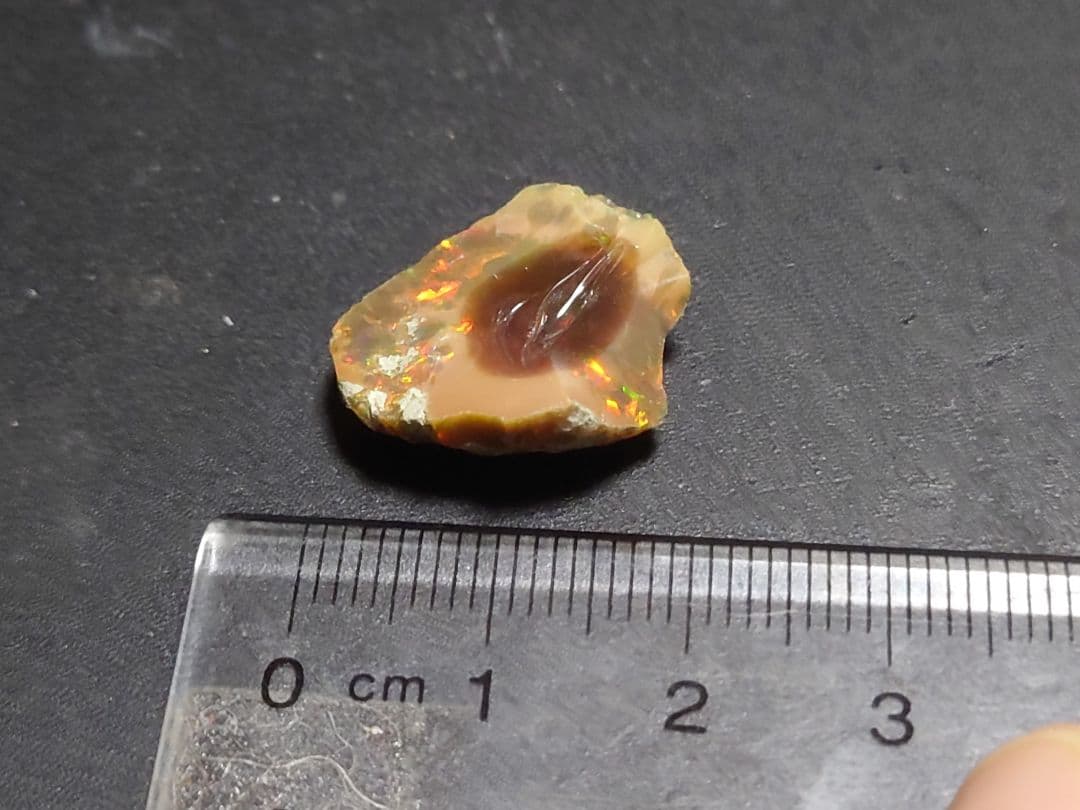 希少　エッグ　エチオピアウェロ産　オパール　原石　鉱物標本　ジュエリーグレード