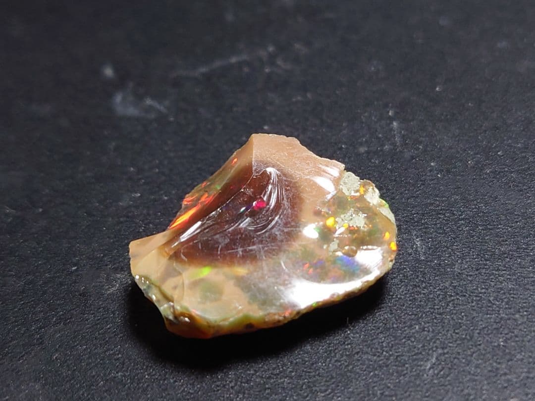 希少　エッグ　エチオピアウェロ産　オパール　原石　鉱物標本　ジュエリーグレード