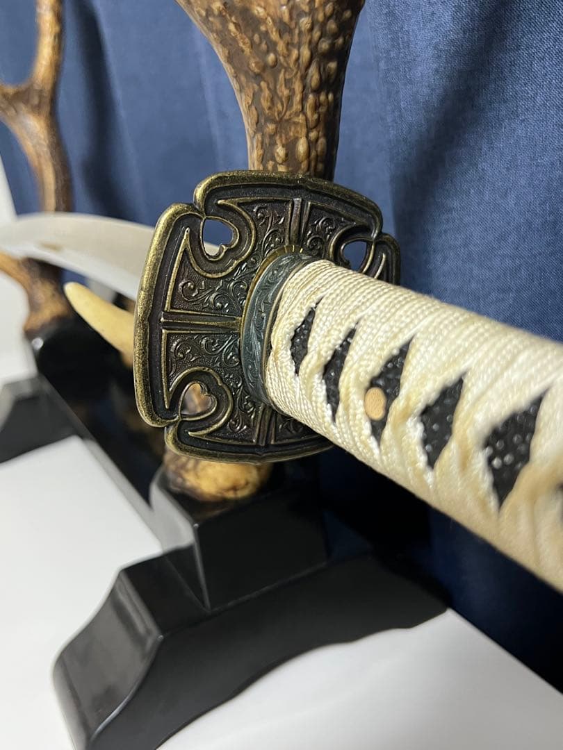 高級模造刀武具　一本　(角の台は付きません❌)