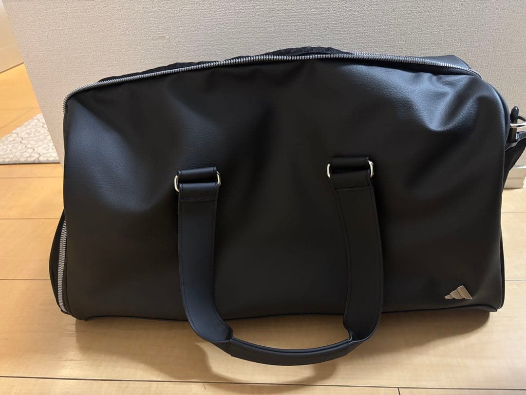 美品　合成皮革　adidas ボストンバッグ