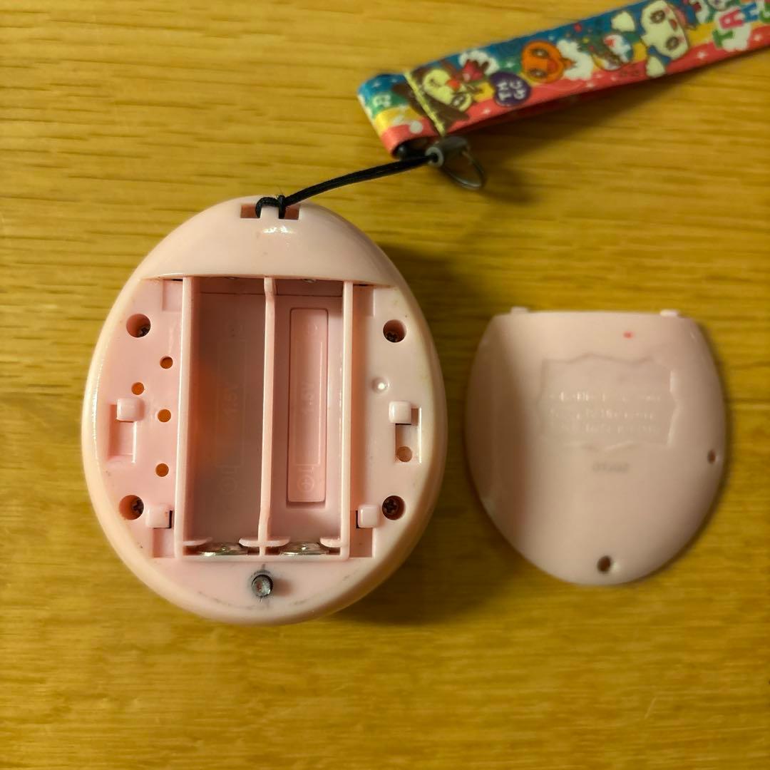 たまごっち　BANDAI-WIZ2004 ピンク