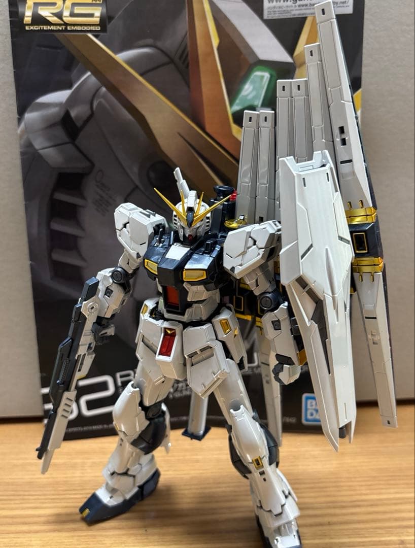 RGνガンダム チタニウムフィニッシュ サザビー スペシャルコーティング 完成品