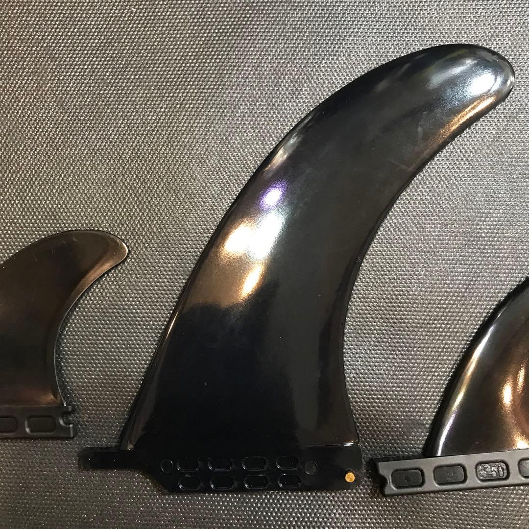 サーフボードフィン 3枚セット 黒　ミッドレングス￼ シングルスタービーセット￼