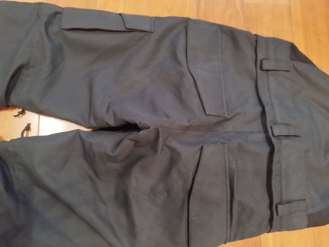 ボルコム　キッズ　ビブパンツ　Sサイズ　130センチ