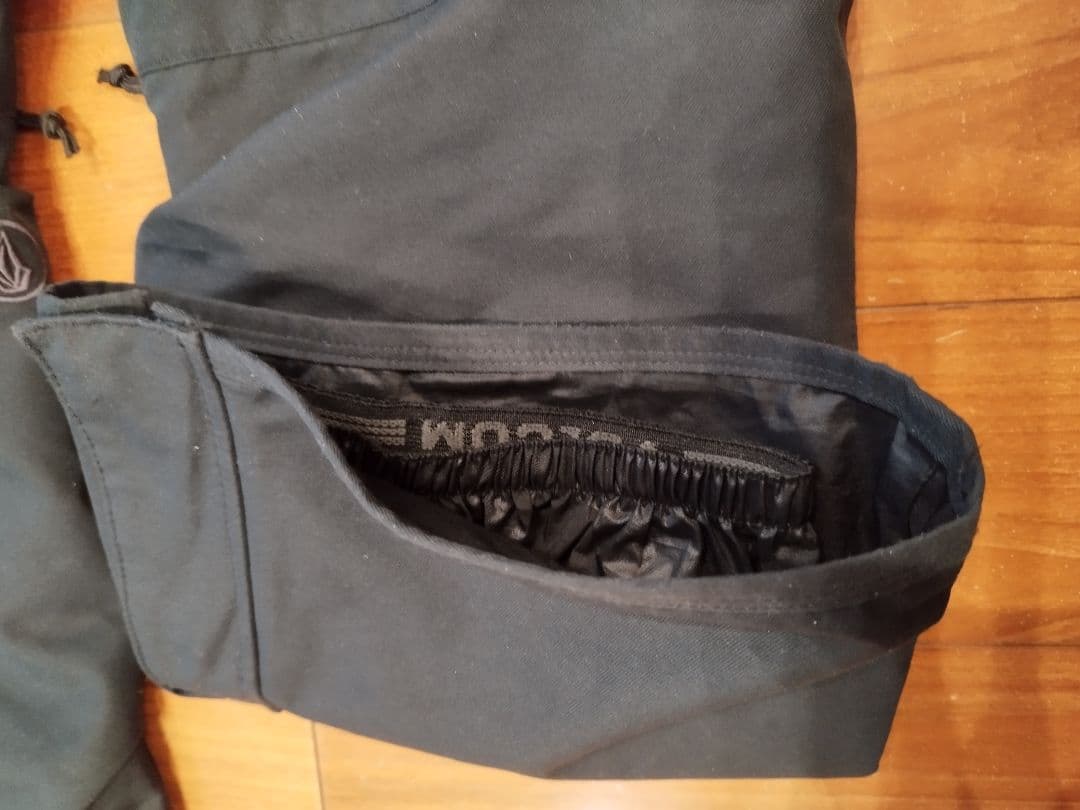 ボルコム　キッズ　ビブパンツ　Sサイズ　130センチ