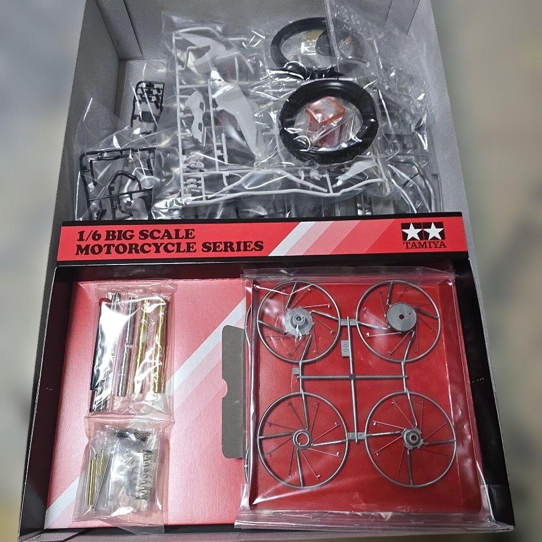 オートバイ・バイク TAMIYA Honda CRF1000L Africa Twin 1/6