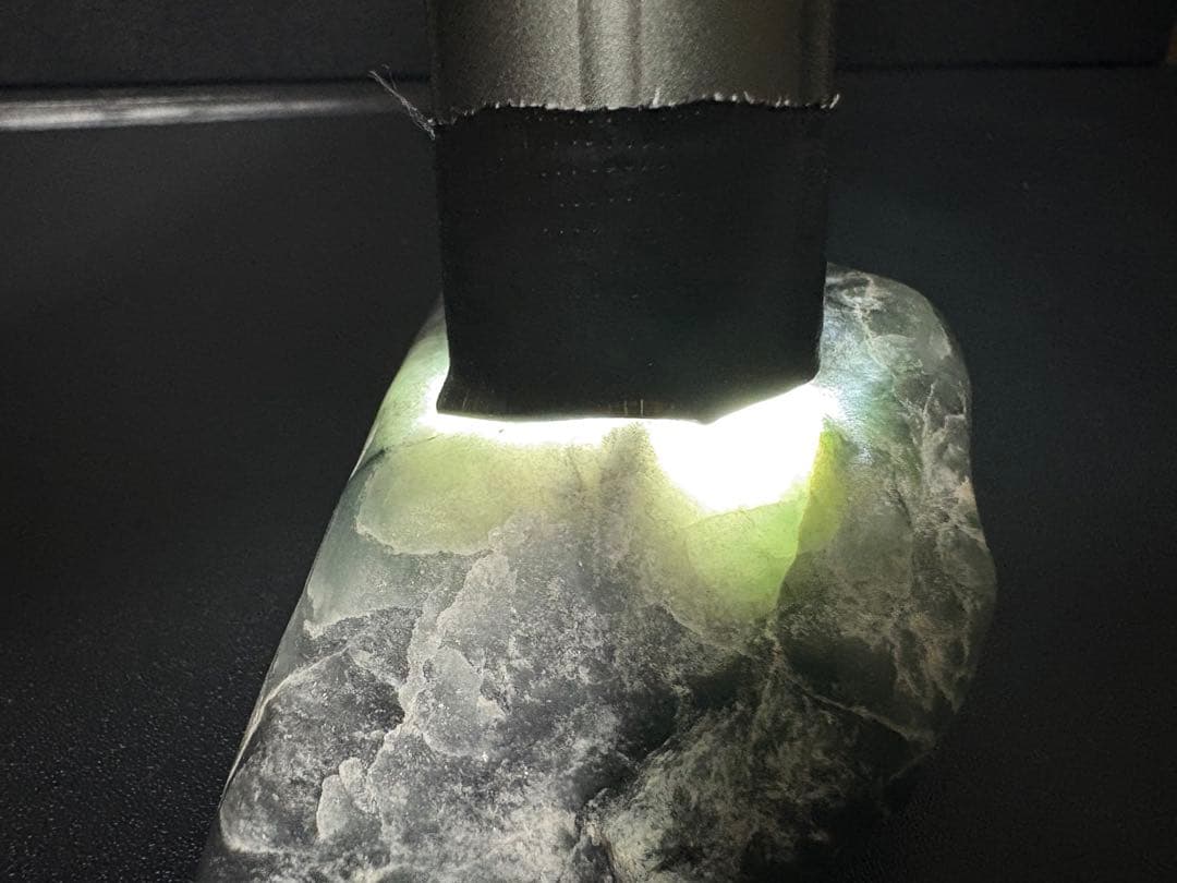 【専用】糸魚川　翡翠　原石　黒　緑　252g