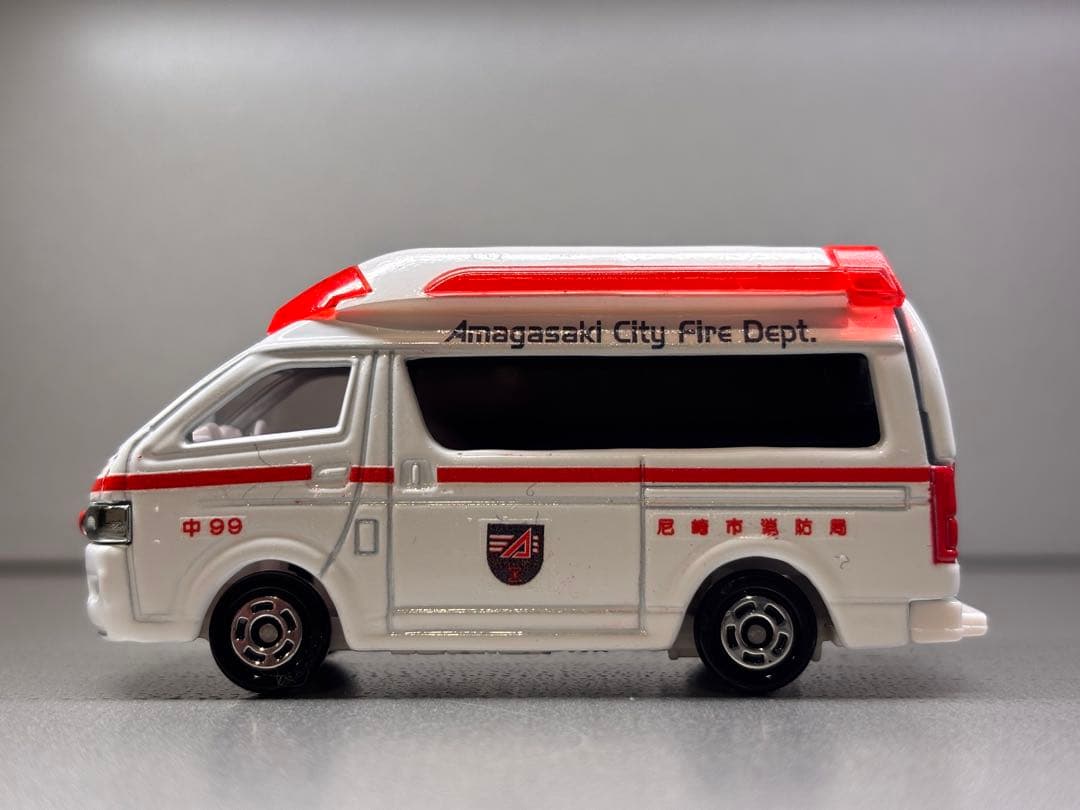 k トミカ救急車「カスタム」