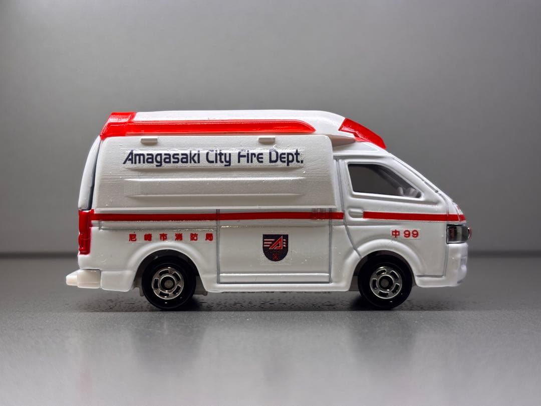 k トミカ救急車「カスタム」