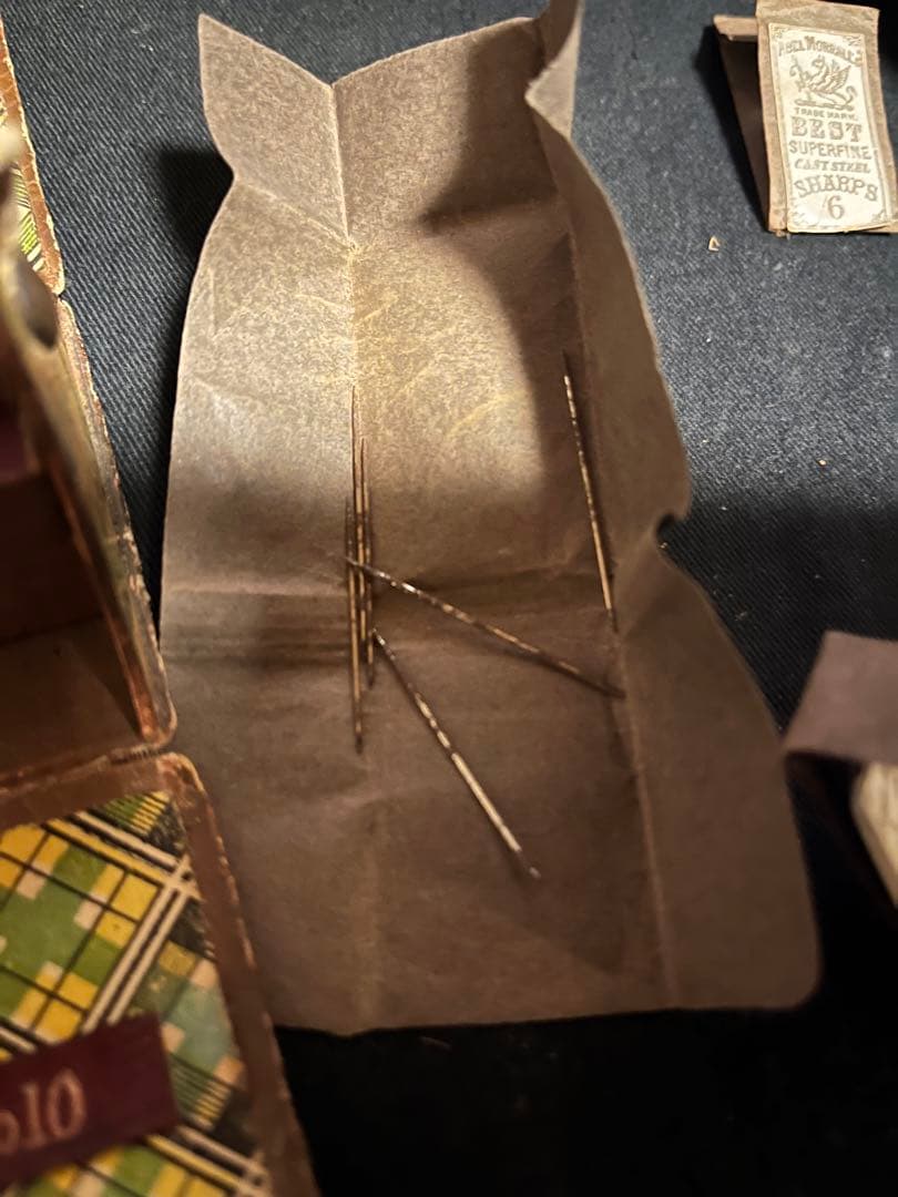 激レア！ビクトリア時代の裁縫針入れ オリジナル 当時の針入れ5枚 当時の針もあり