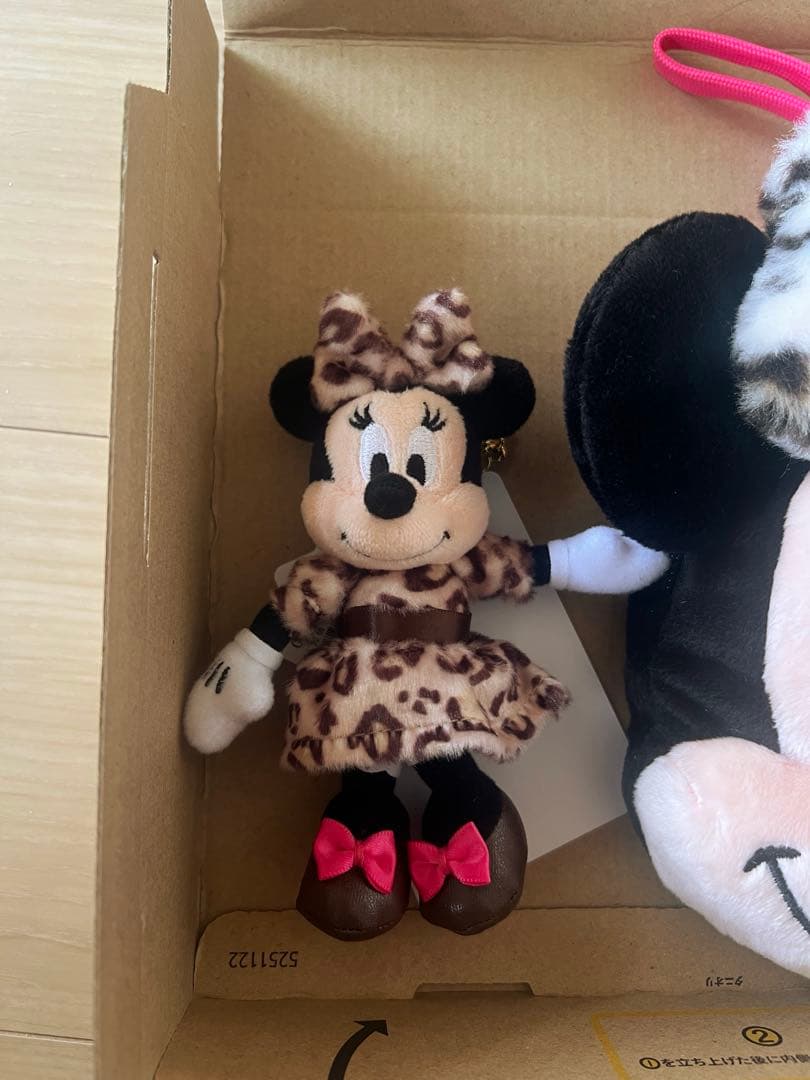 ショルダー　ポシェット　ポーチ　ミニー　ヒョウ柄　ぬいぐるみチャーム　セパレート