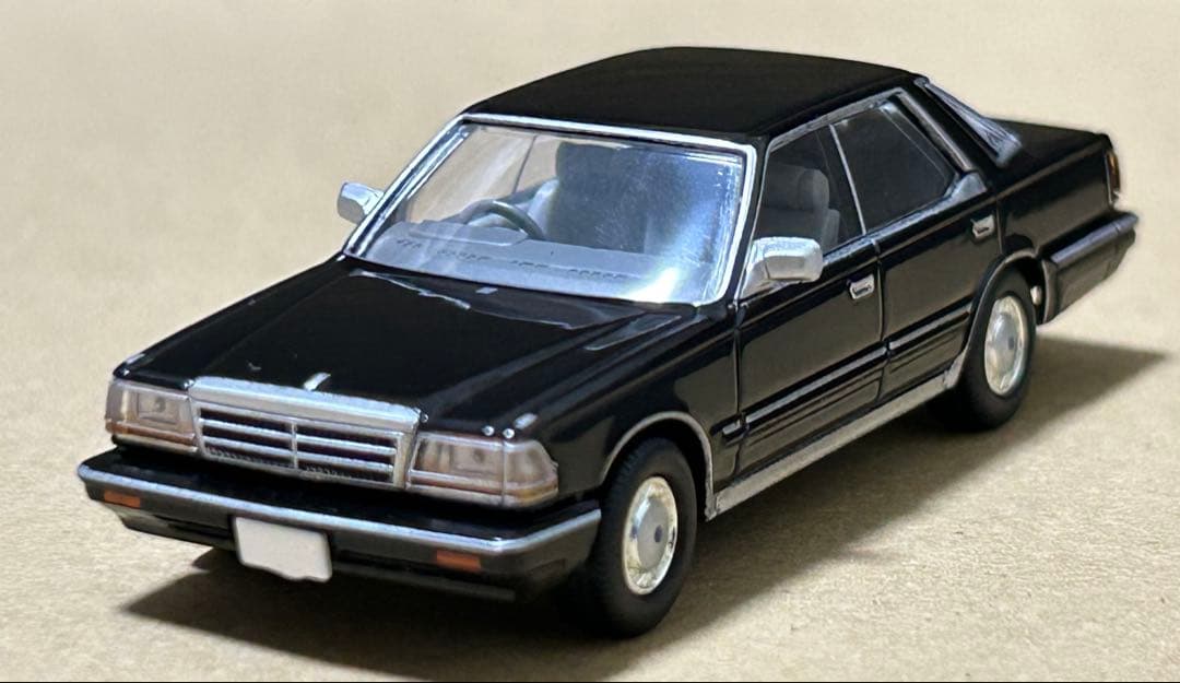 トミカリミテッドヴィンテージネオ ニッサン グロリア V30 ターボ 黒
