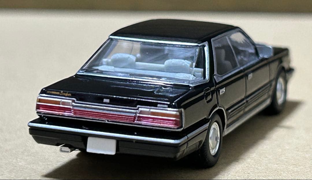 トミカリミテッドヴィンテージネオ ニッサン グロリア V30 ターボ 黒