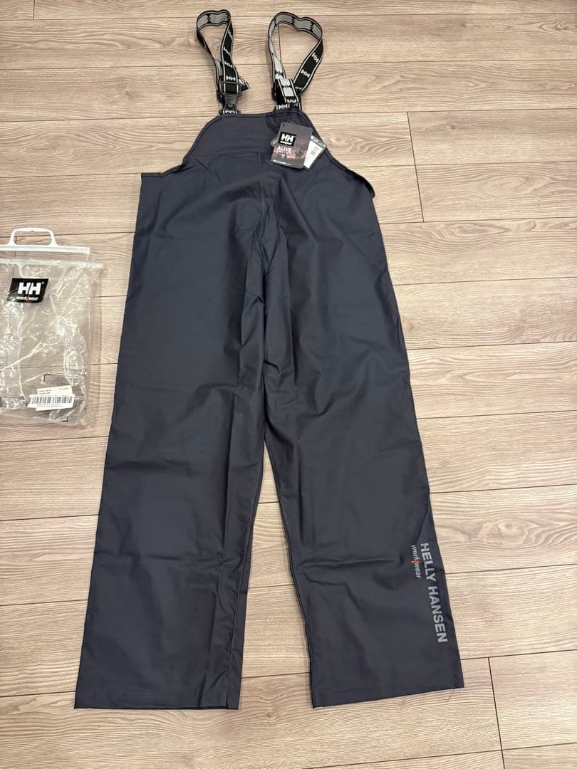 新品未使　ヘリーハンセン　ビブパンツ　Helly Hansen 並行輸入品