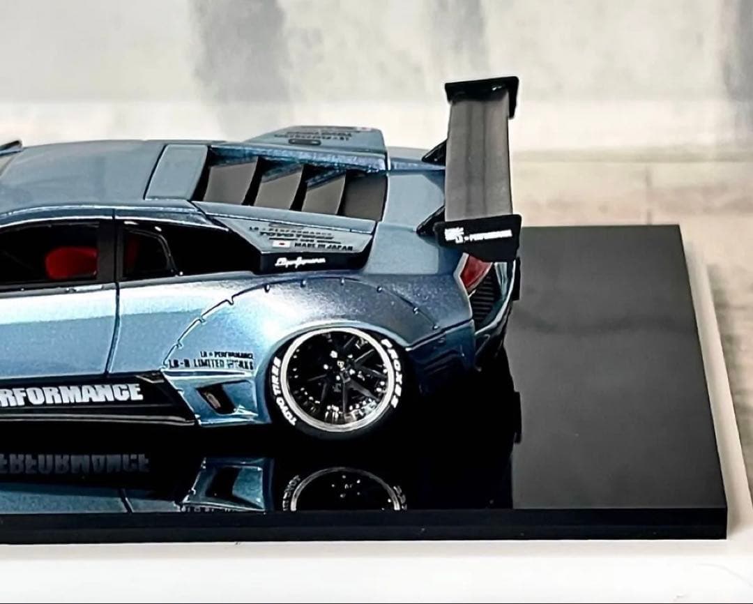 ランボルギーニ　ムルシエラゴ　LBWK 世界限定199台　1/64 ミニカー