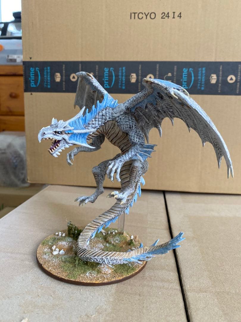 ウォーハンマー TRPG ボードゲーム ミニチュア　塗装済み　ホワイトドラゴン