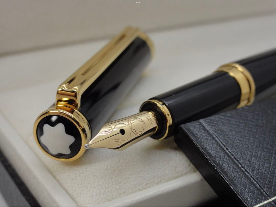 モンブラン　★未使用に近いオブリュージユNo15130金装飾美しいペン先彫金逸品